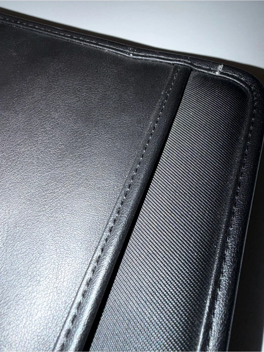 Wenger swiss gear carina A4 ring binder  zip folio/portfolio